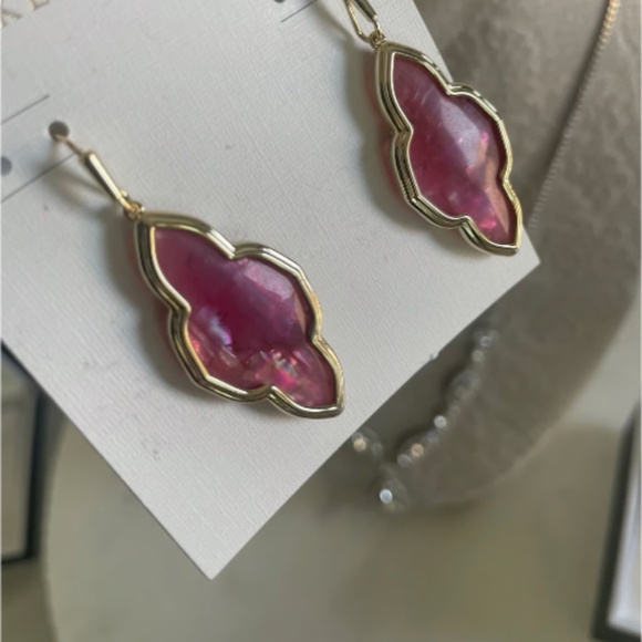 KENDRA SCOTT Abbie Gold Necklace in Burgundy Illusion NWT - Picture 4 of 5